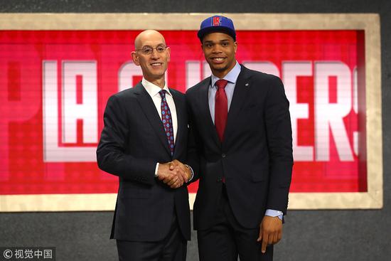 力压群雄 力压群雄